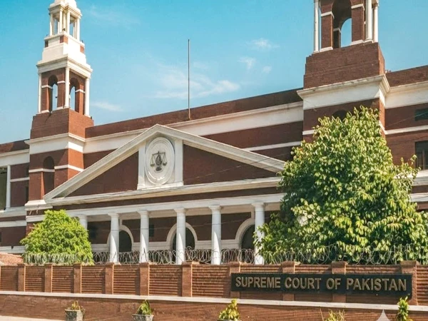 supreme-court-lahore-registry1787555664-0-600x450