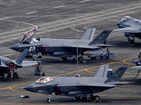 f35-jet-fighters1789697102-0-600x450